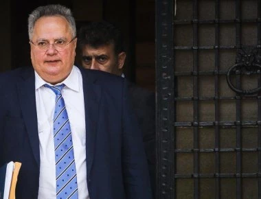 Live η τελετή παράδοσης- παραλαβής στο ΥΠΕΞ- Κοτζιάς: «Είμαι ο πιο ευτυχής παραιτηθείς υπουργός Εξωτερικών»